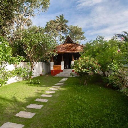 Deshadan'S Tarangi Beach Villas,Marari マラリクラム エクステリア 写真