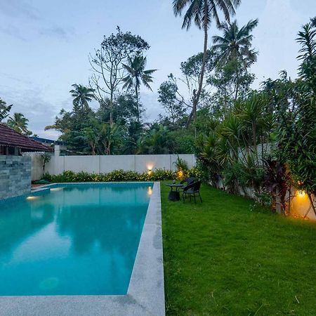 Deshadan'S Tarangi Beach Villas,Marari マラリクラム エクステリア 写真