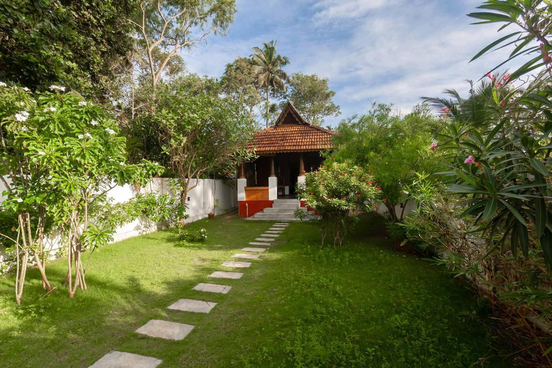 Deshadan'S Tarangi Beach Villas,Marari マラリクラム エクステリア 写真