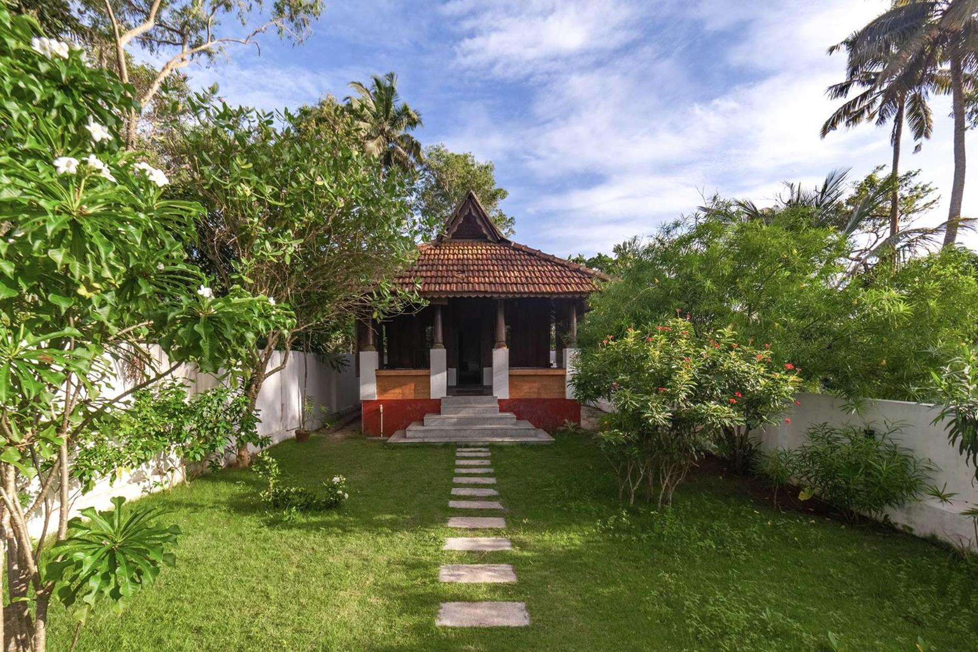Deshadan'S Tarangi Beach Villas,Marari マラリクラム エクステリア 写真