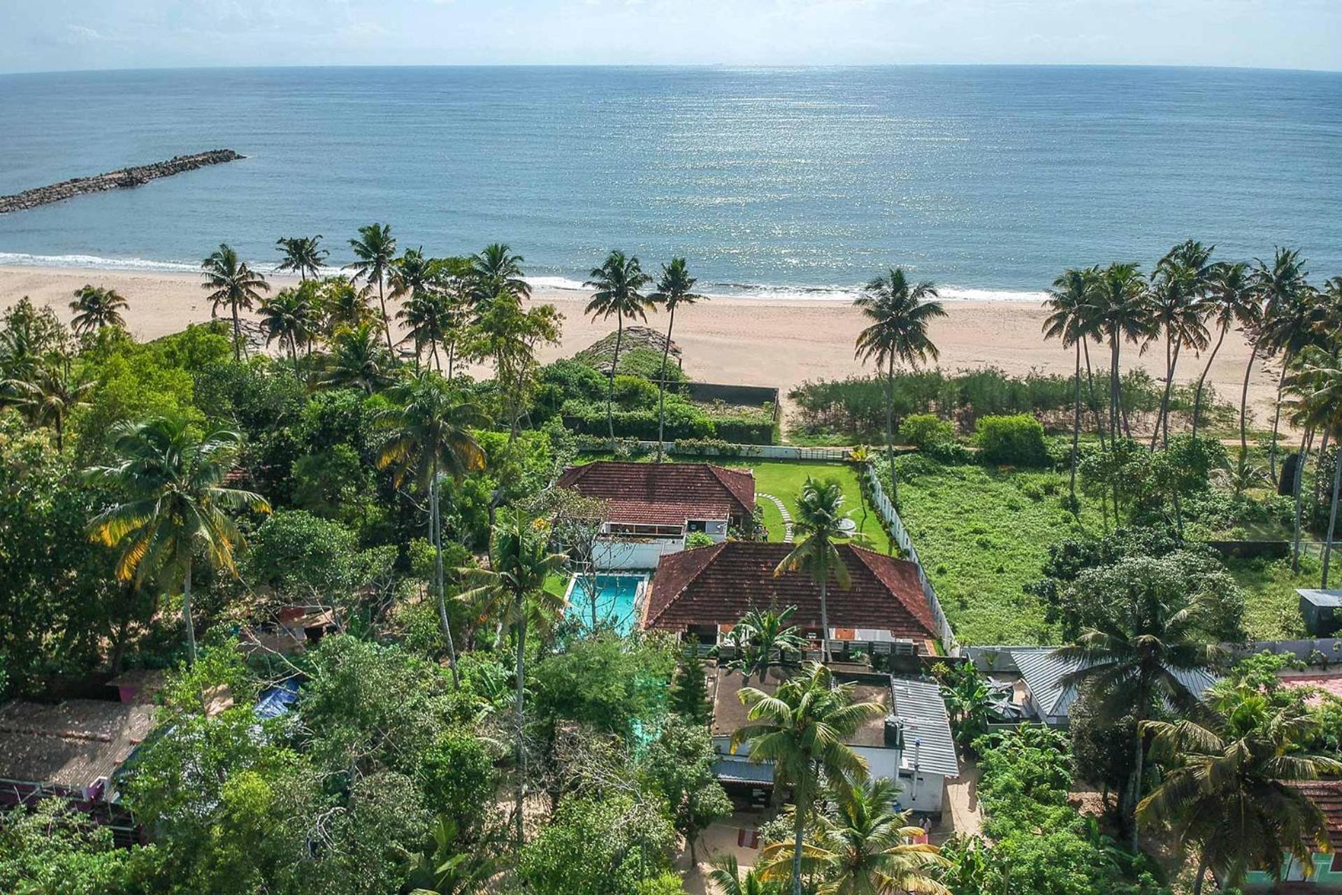 Deshadan'S Tarangi Beach Villas,Marari マラリクラム エクステリア 写真